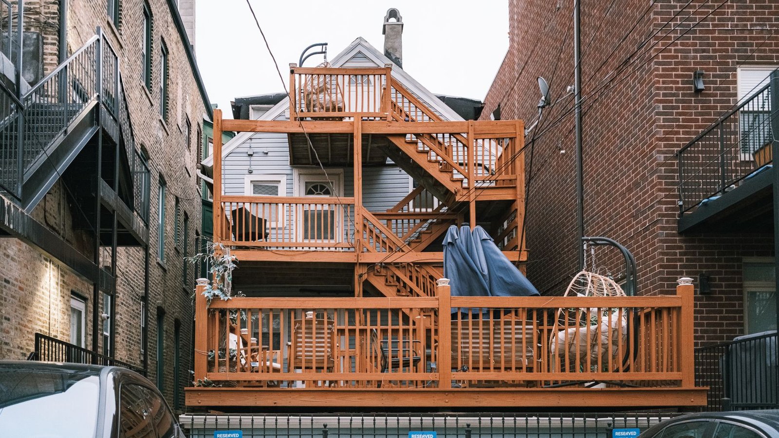 Multi-level wood deck structure between buildings